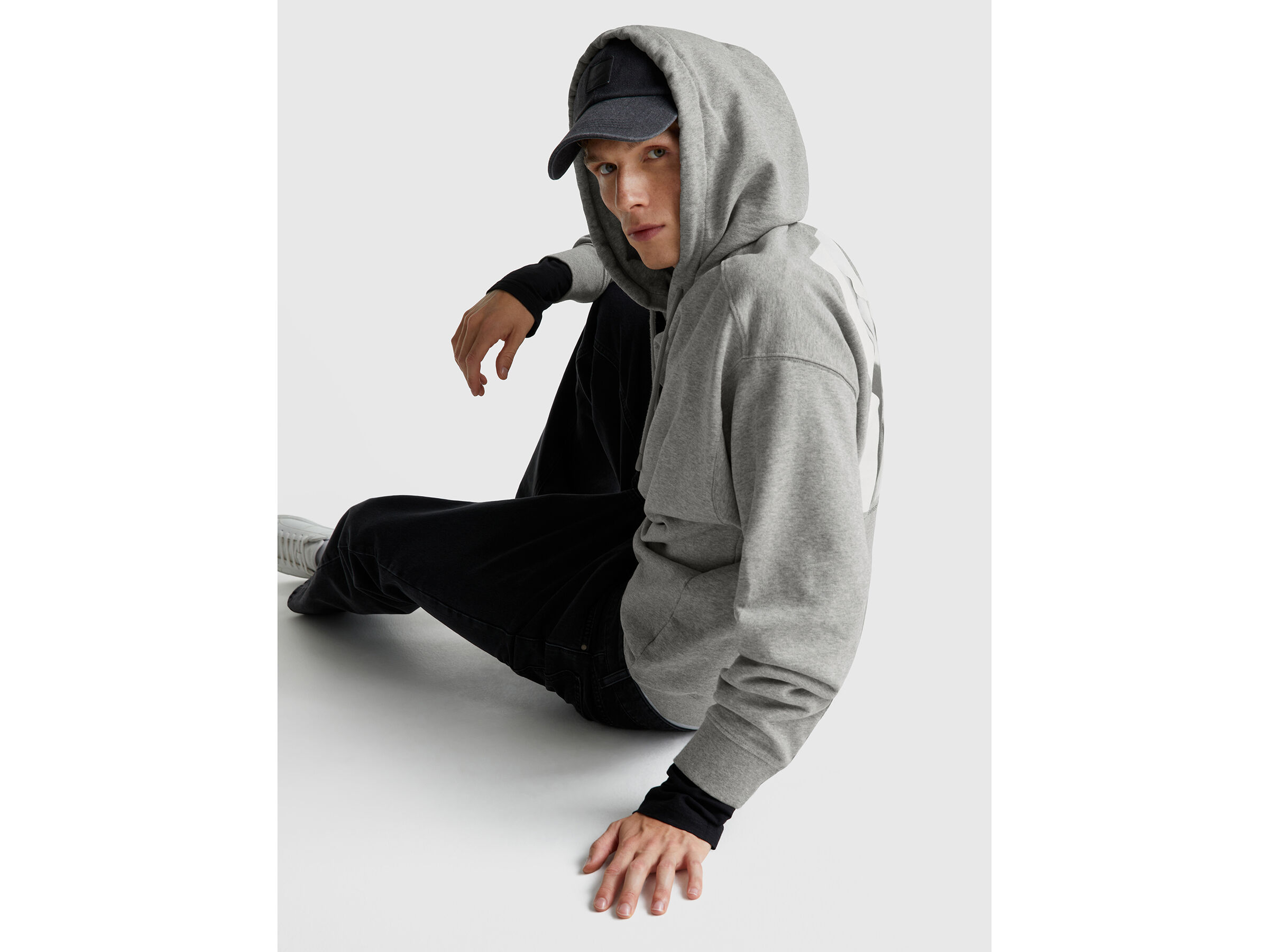 SWEATER W/HOOD Herren image number 3